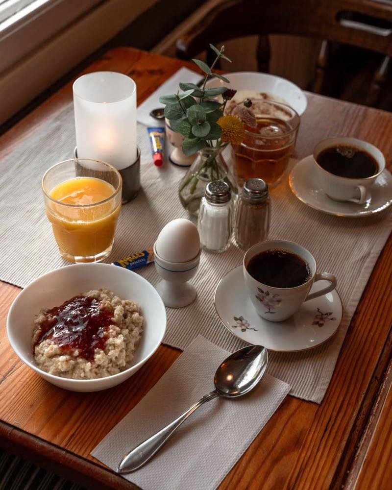 Grötfrukost på Hantverkscafét